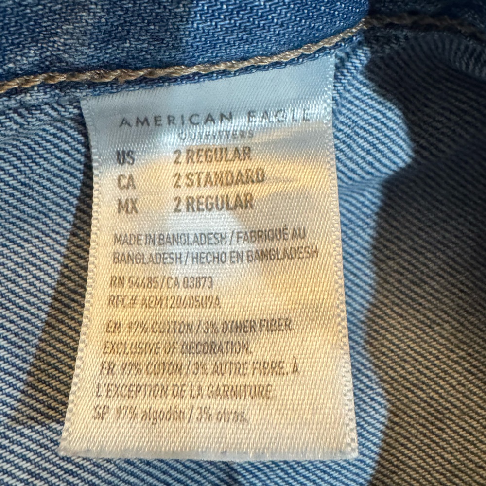 SOLD X POSTED American Eagle High Waisted Light Wash Denim Cargo - Picture 3 of 14